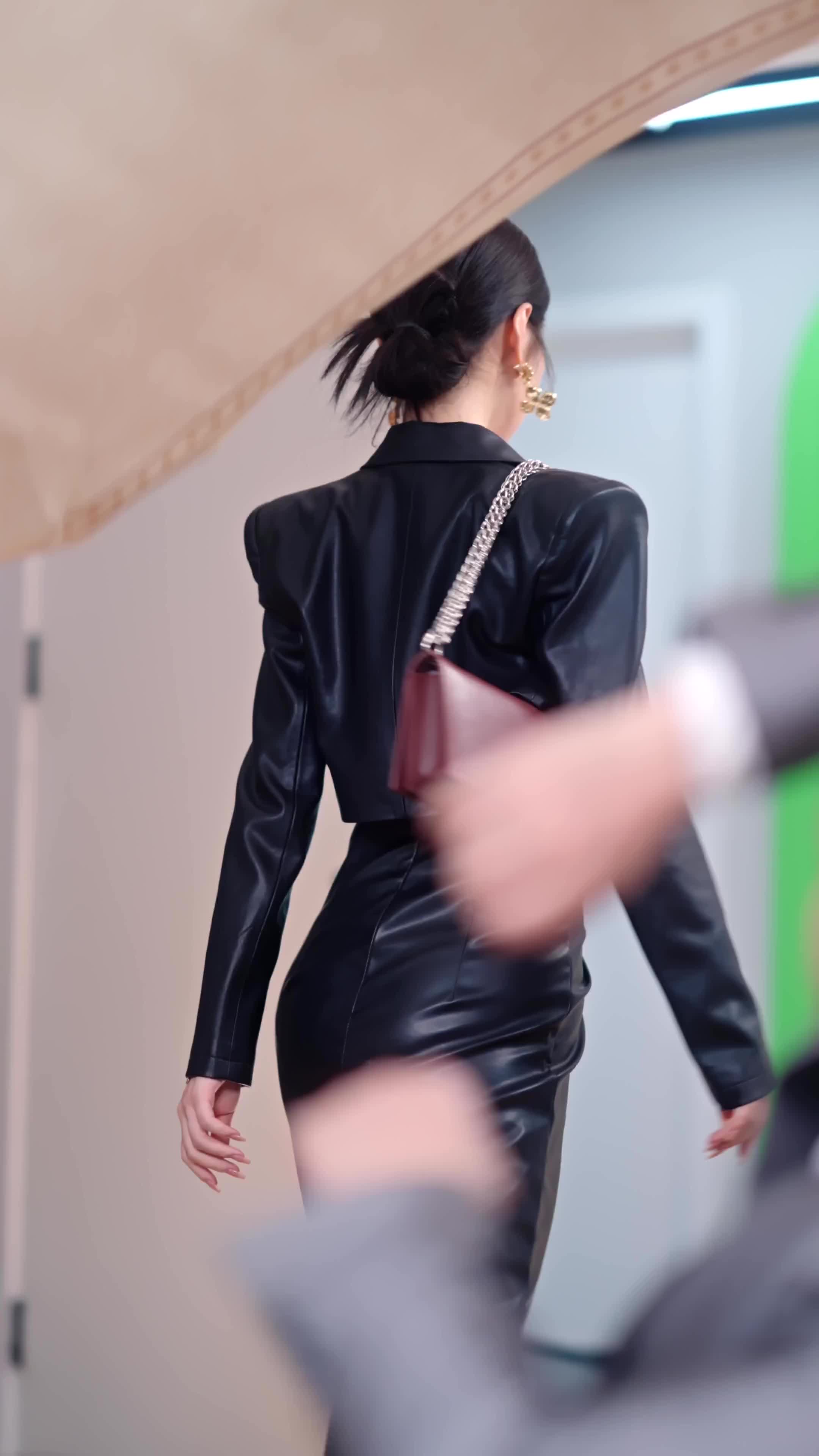 الحلقة 27 - الزوج الصغير العاشق يحبني بجنون